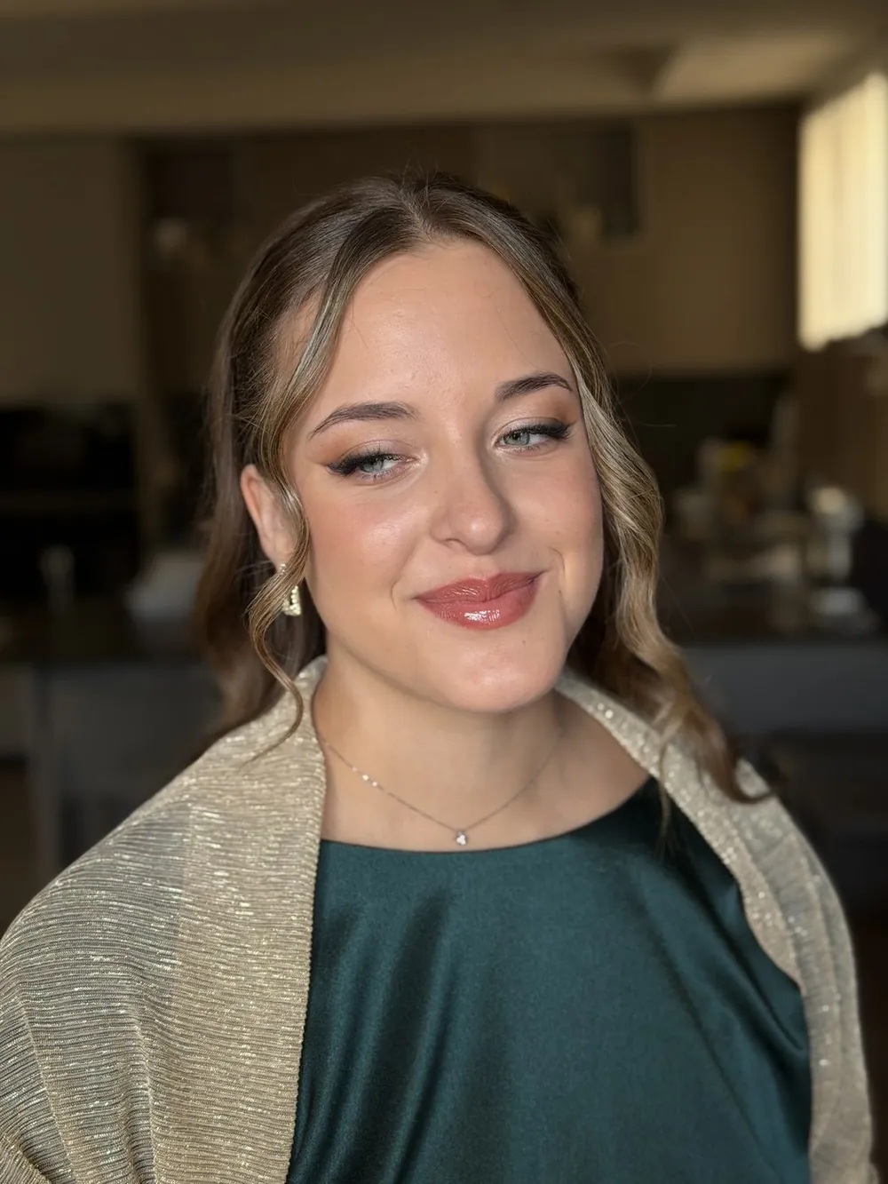 Trucco naturale per invitata, incarnato luminoso