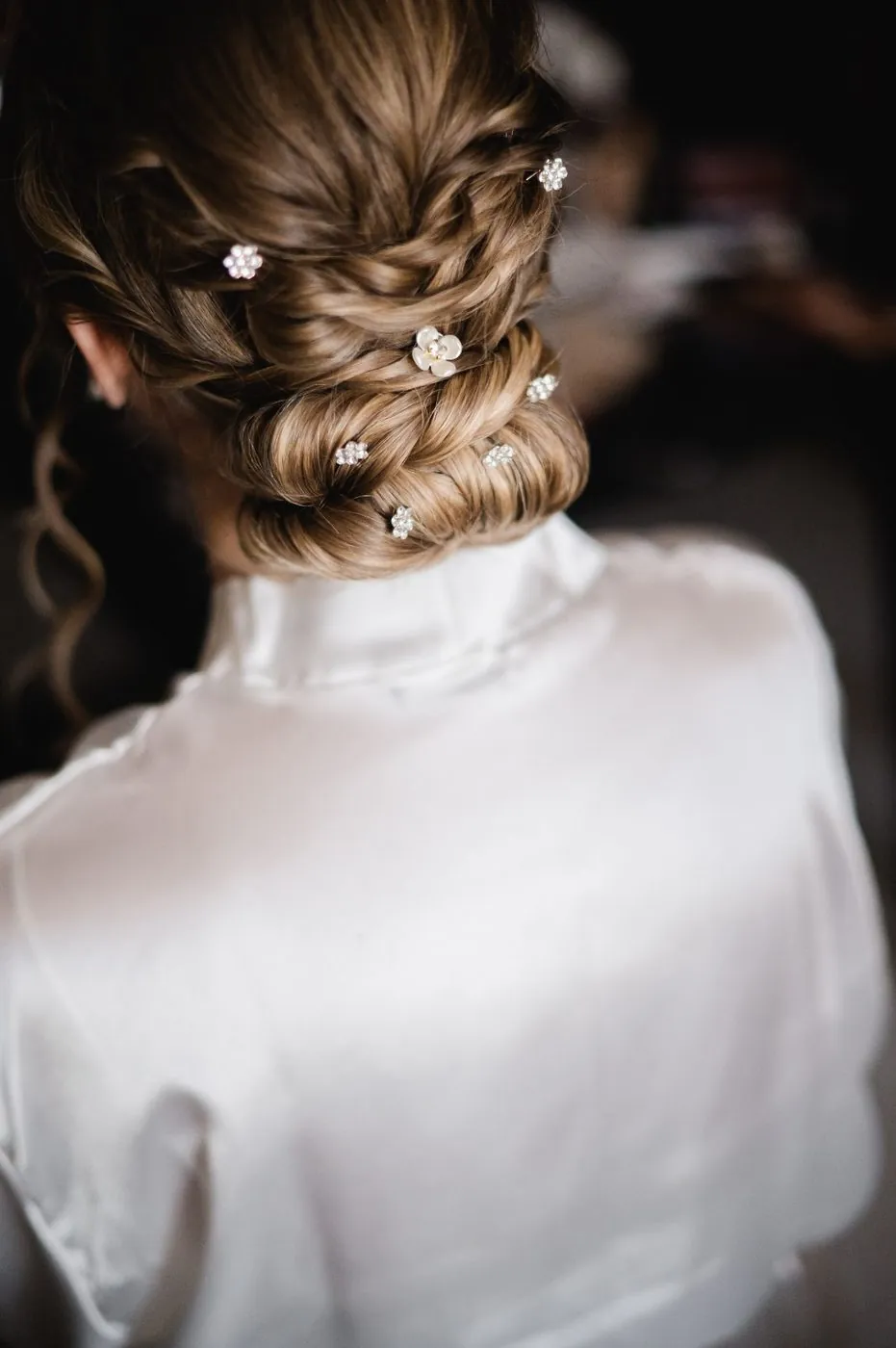 Chignon sposa con perline, vista posteriore