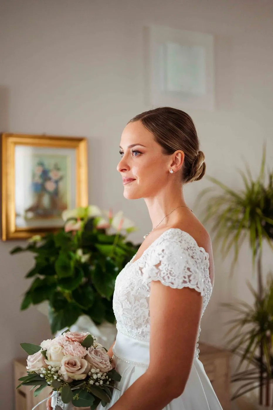 Raccolto sposa di profilo