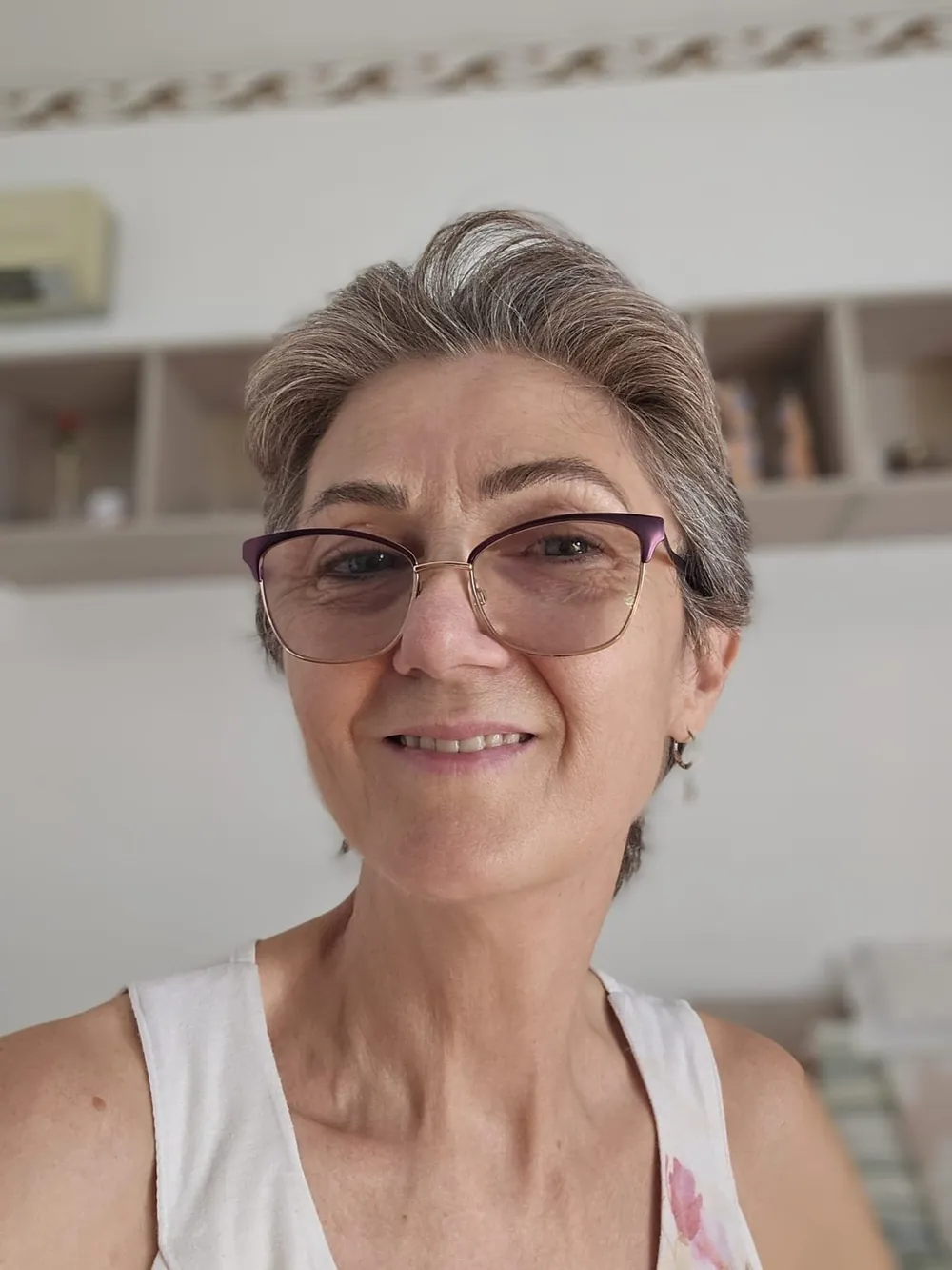 Sopracciglia pelo a pelo — il selfie mandato dalla cliente a guarigione avvenuta