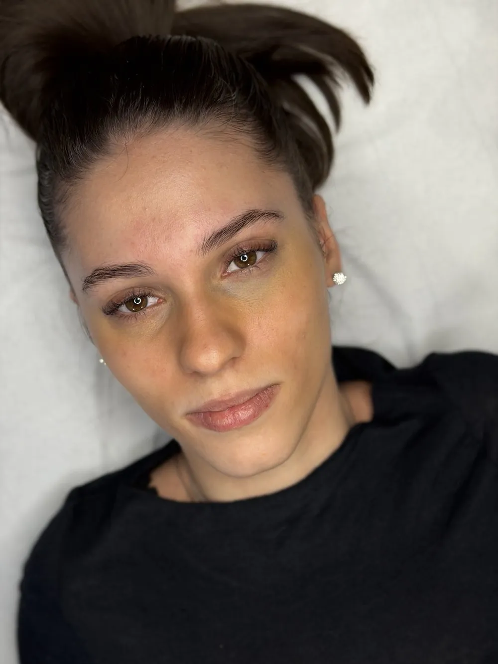 Sopracciglia sfumate, effetto powder brows — prima del trattamento