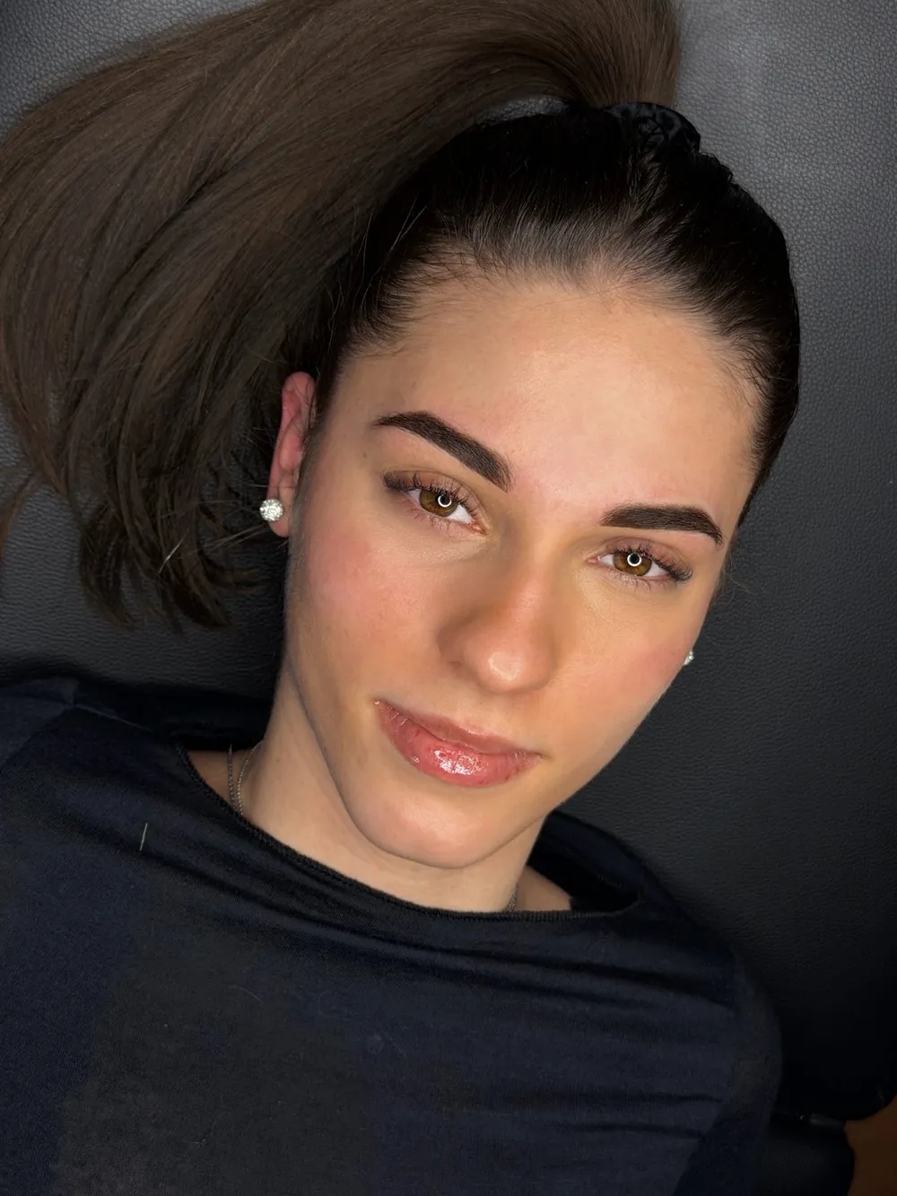 Sopracciglia sfumate, effetto powder brows — il risultato appena eseguito