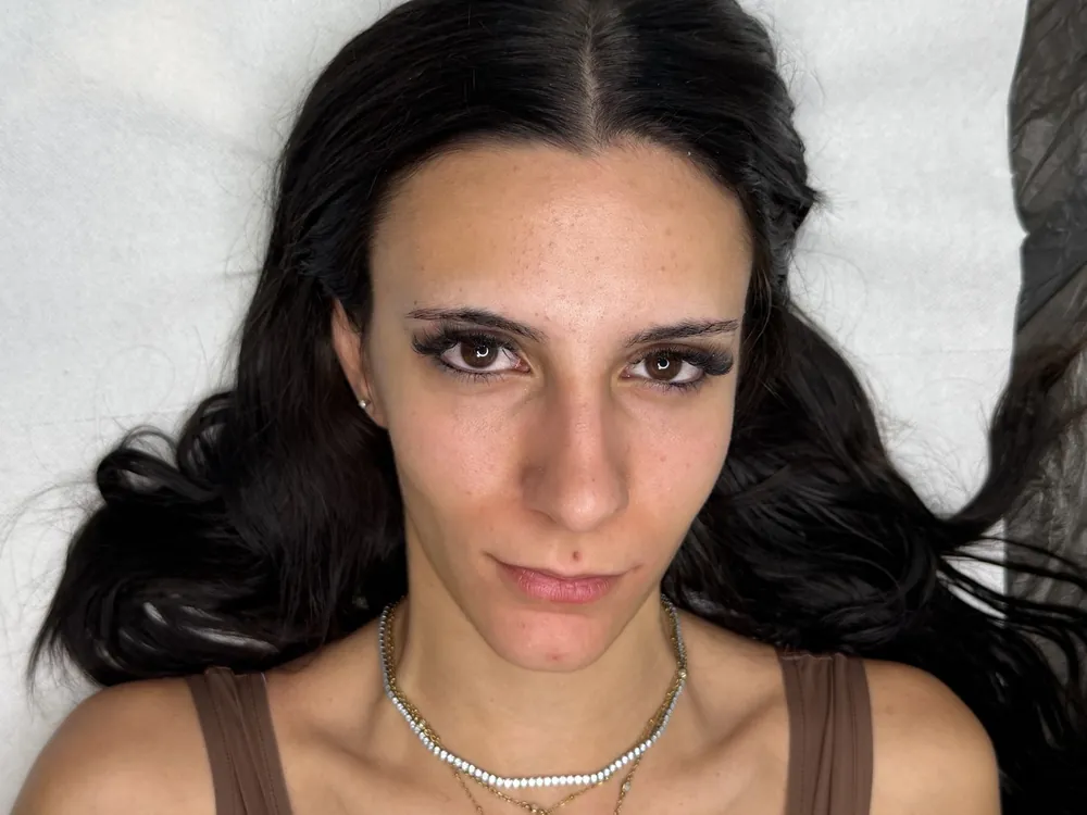 Sopracciglia sfumate, effetto powder brows — prima del trattamento