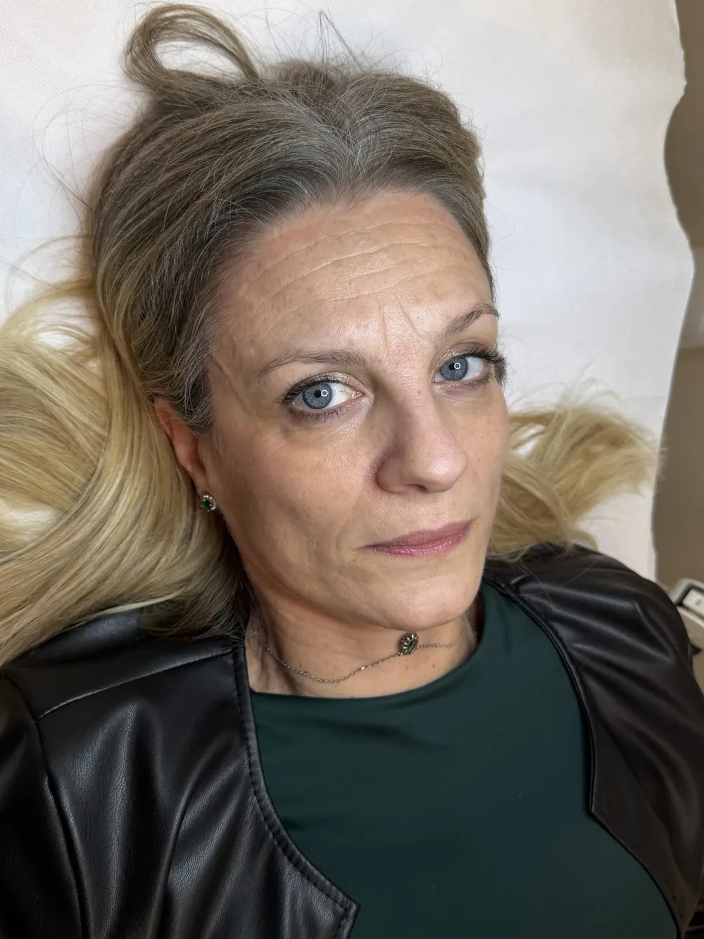 Sopracciglia sfumate, effetto powder brows — prima del trattamento