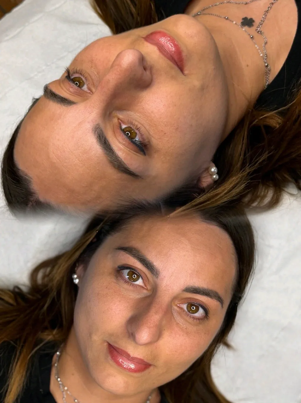 Sopracciglia sfumate, eye-liner sfumato e labbra tatuate — il risultato finale guarito