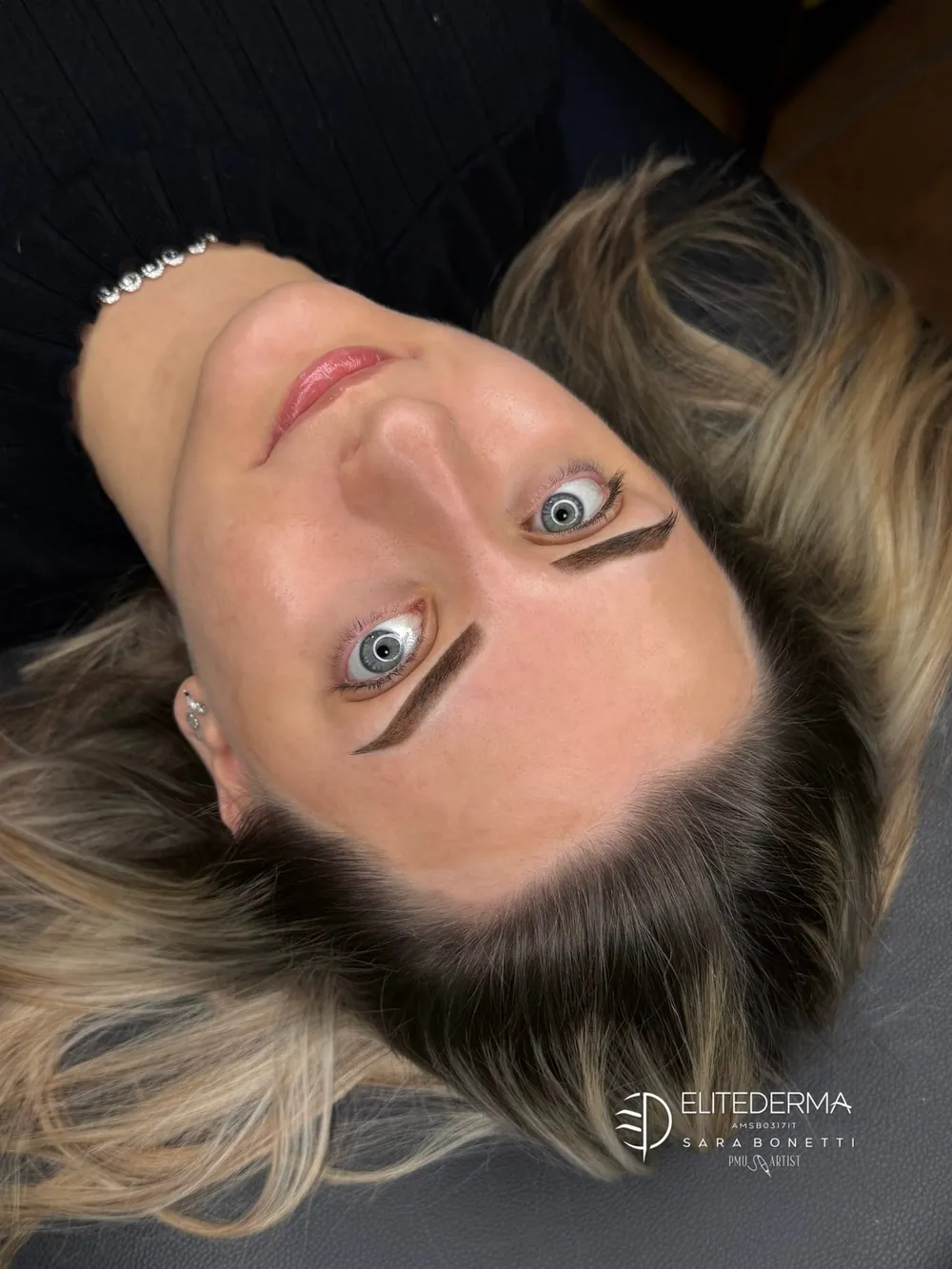 Sopracciglia sfumate, effetto powder brows realizzate da Sara Bonetti